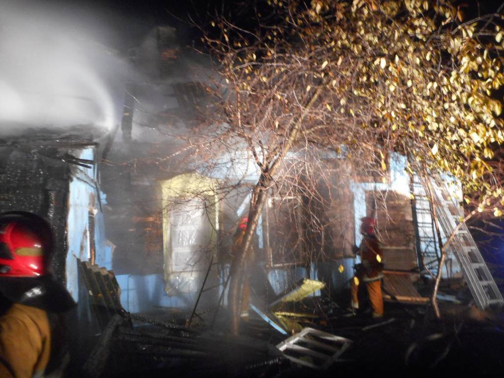13 ноября 2016 года в 19-57 поступило сообщение о пожаре в жилом доме на переулке Я.Купалы г.Бобруйска. Прибывшие спасатели установили, что горит кровля дома.