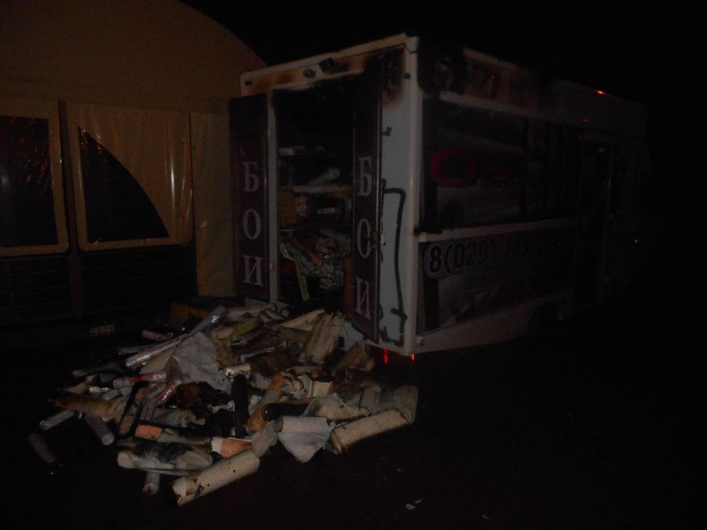 Ночью 24 ноября произошло загорание автомобиля-фургона припаркованного по ул. Социалистической.