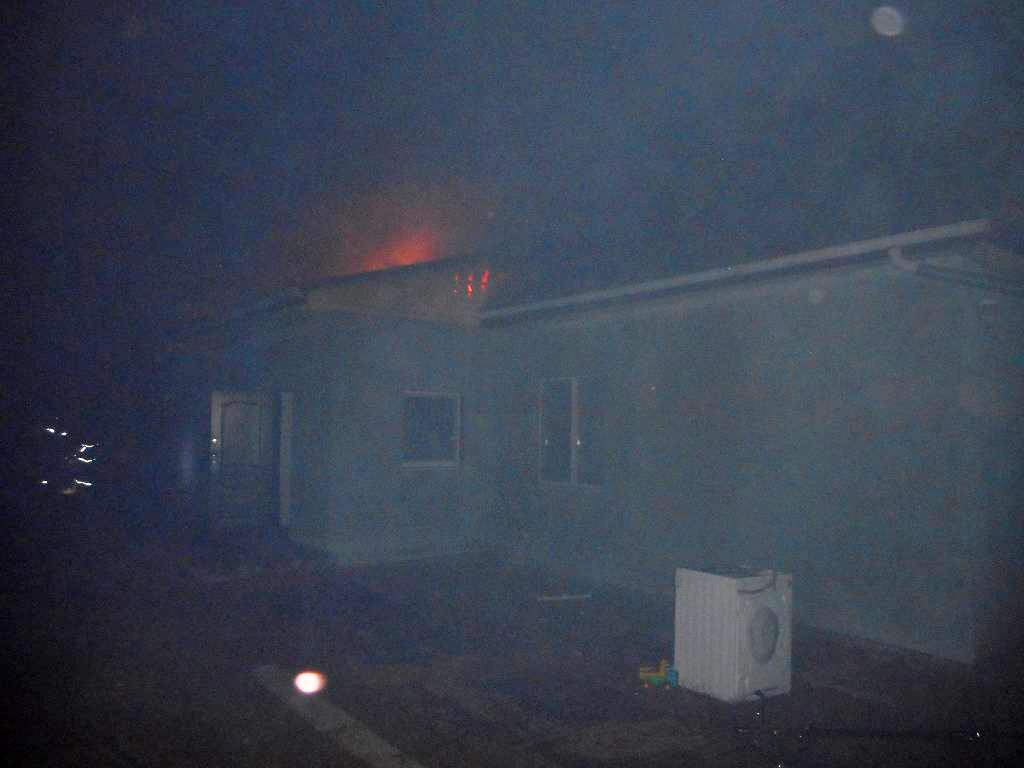 27 ноября в г.Бобруйске рано утром горел дом по ул. Орджоникидзе. Несмотря на то обстоятельство, что пожар возник в ночное время никто из людей не пострадал.