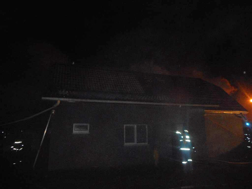 27 ноября в г.Бобруйске рано утром горел дом по ул. Орджоникидзе. Несмотря на то обстоятельство, что пожар возник в ночное время никто из людей не пострадал.