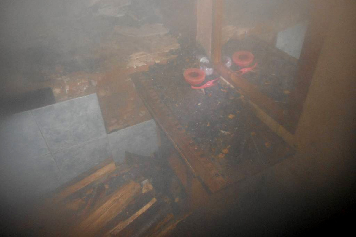 27 ноября произошел пожар в дачном доме по улице Еловики. Благодаря чуткости соседей, обнаруживших загорание на ранней стадии, удалось избежать серьезных последствий.