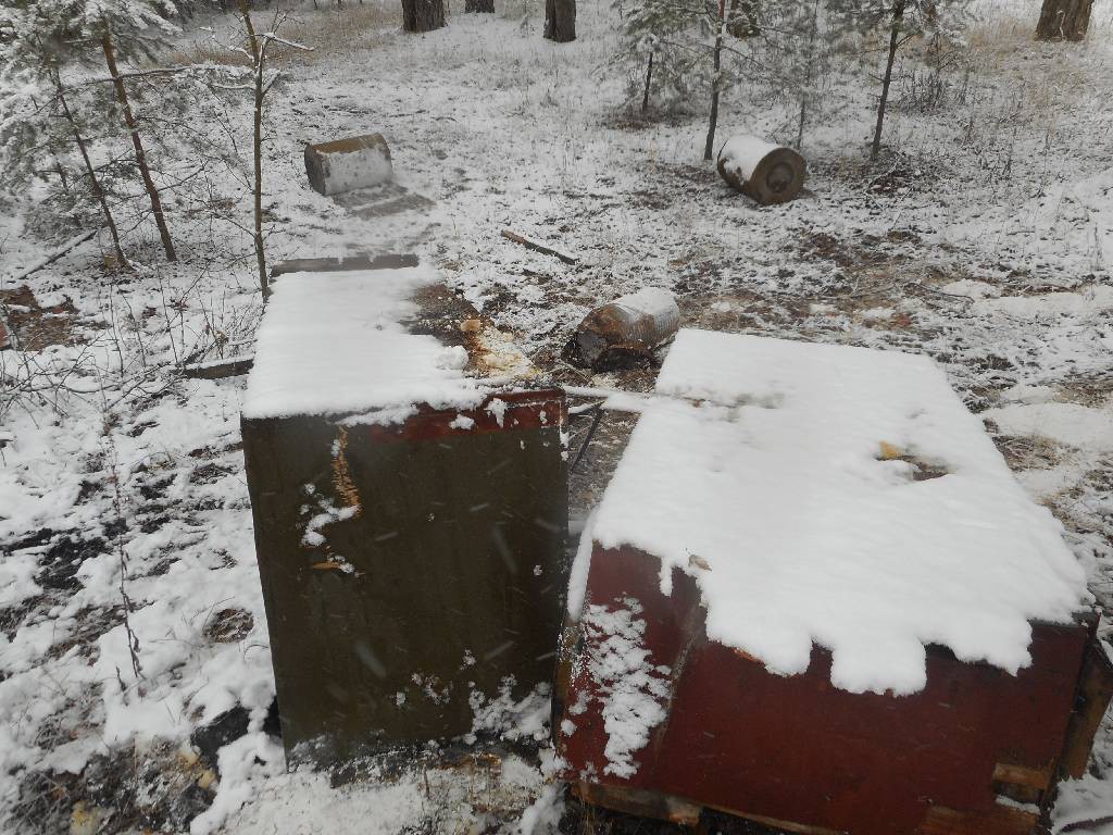 28 ноября в 14-47 поступило сообщение об обнаружении бочек и деревянных ящиков с неизвестным содержимым на территории лесопарковой зоны по улице ул. Горелика в Бобруйске.