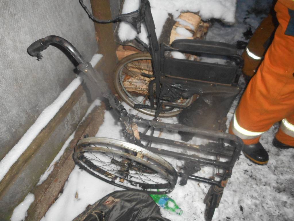 2 декабря 2016 в 16-36 поступило сообщение о пожаре дома, расположенного на 1-м переулке Гоголя в г.Бобруйске.