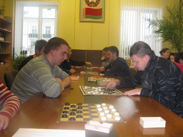 В Бобруйске состоялся турнир по шашкам среди участников отделений дневного пребывания для инвалидов
