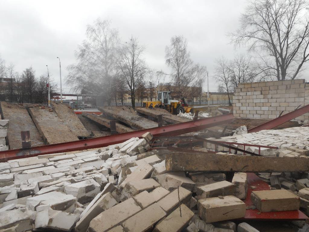 9 декабря 2016 поступило сообщение об обрушении строящихся гаражей в ПГСК«Оптимальный» по ул. Шинная, 8.