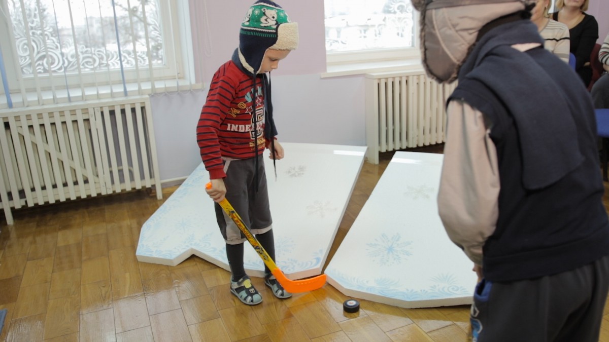 23 декабря 2016 года в ГУО « Ясли – сад №82 города Бобруйска» состоялся необычный утренник, в котором приняли участие - клоун Жорик, Тушилкин и снегурочка.