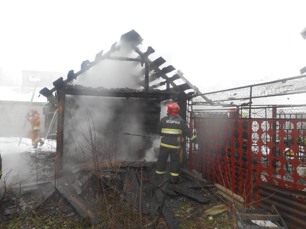 31 декабря 2016 года в 12-59 поступило сообщение о пожаре бани, расположенной по улице Репина г.Бобруйска.