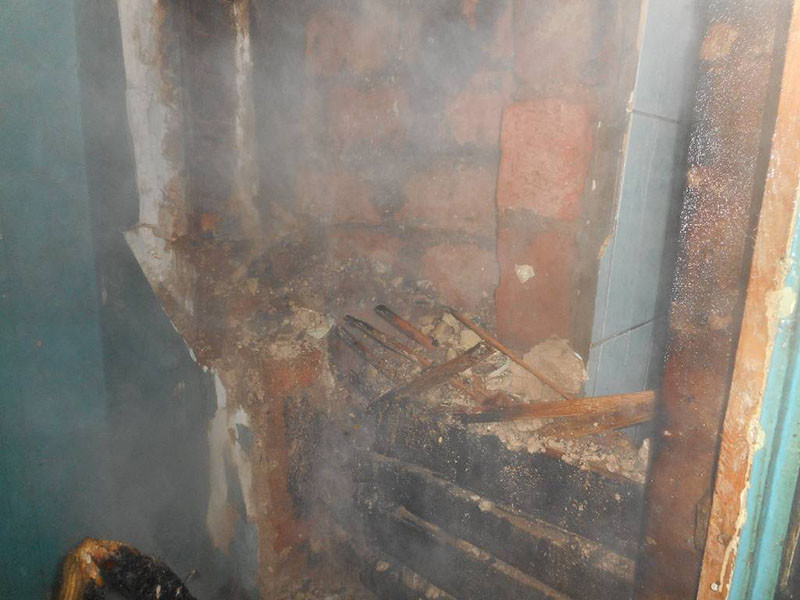 Вечером 8 февраля 2017 года, спасателям на телефон «101» поступило сообщение о пожаре в квартире по улице Интернациональной в г. Бобруйске.