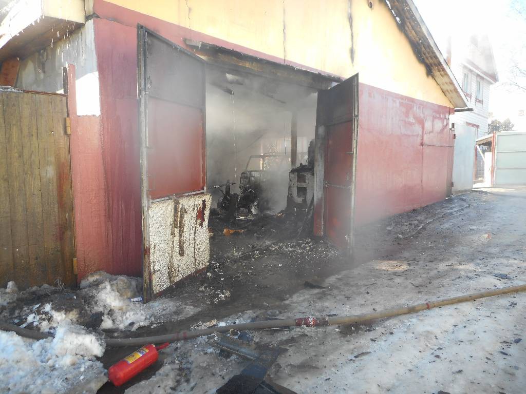 Днем 9 февраля 2017 поступило сообщение о пожаре в гараже по улице Ручейной в городе Бобруйске.