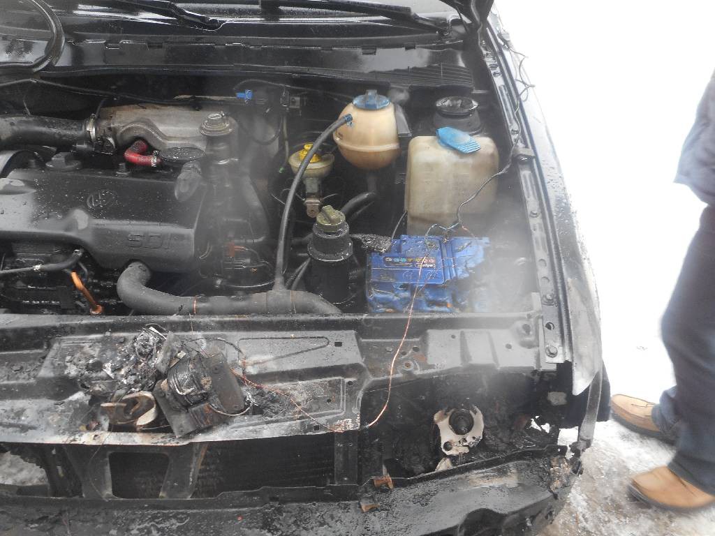 Днем 14 февраля 2017 г. в центр оперативного управления Бобруйского горрайотдел по ЧС поступило сообщение о загорании автомобиля по переулку Механизаторов в г. Бобруйске.