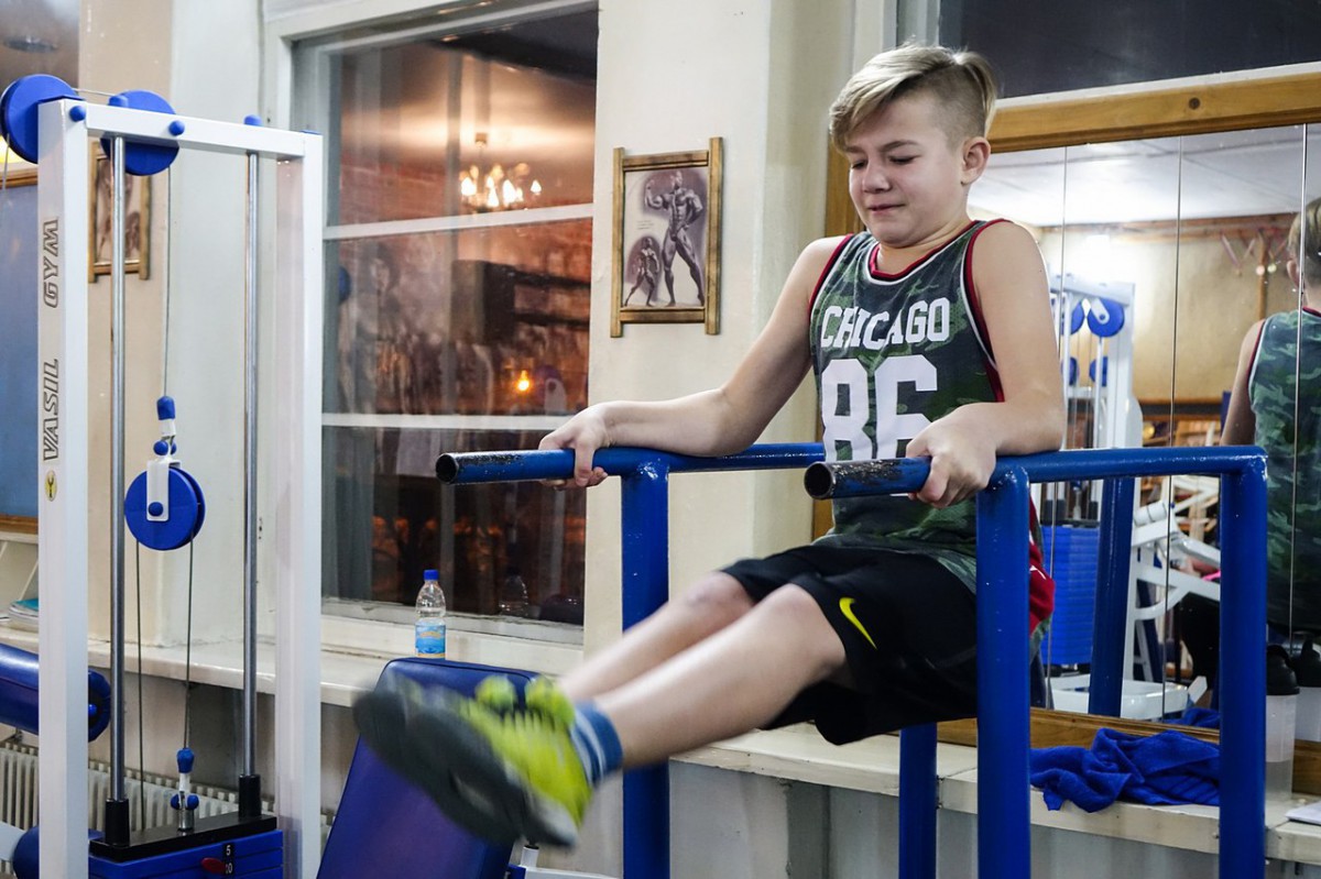 Атлетическая гимнастика  - прекрасная форма физического воспитания и развития подростка. 