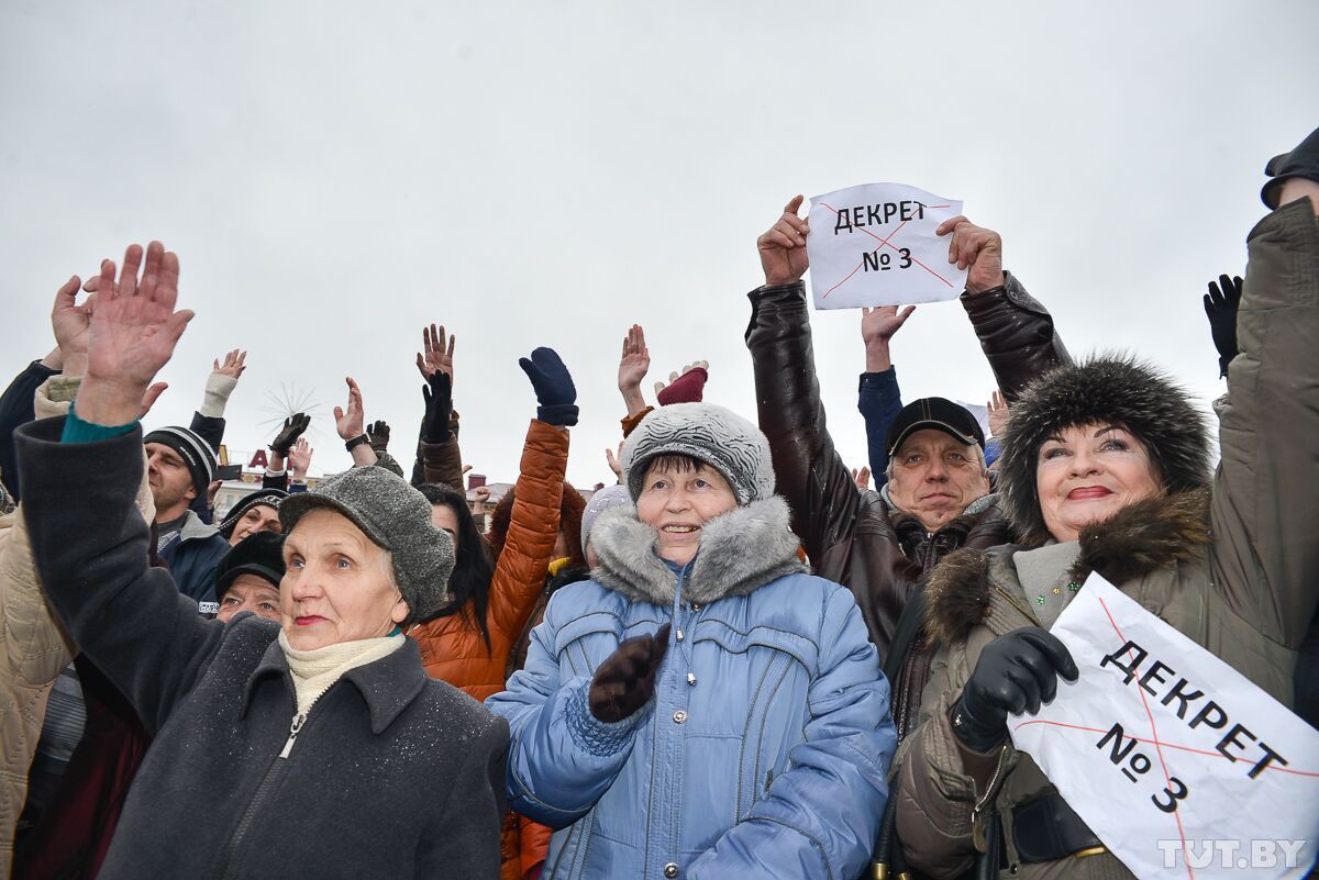 «А ваш хоккей нам на фиг не нужен!» Бобруйчане вышли на митинг против декрета о тунеядстве «А ваш хоккей нам на фиг не нужен!» Бобруйчане вышли на митинг против декрета о тунеядстве