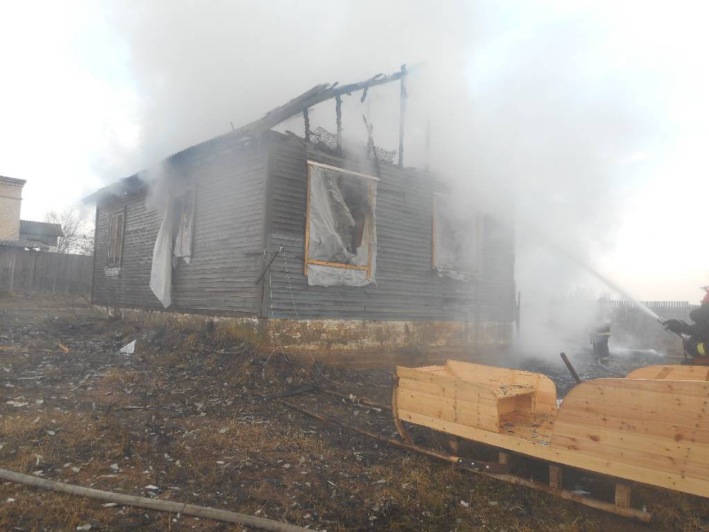 8 марта 2017 года, спасателям на телефон «101» поступило сообщение о пожаре в жилом доме в д. Сычково  по   ул. Селезнева.