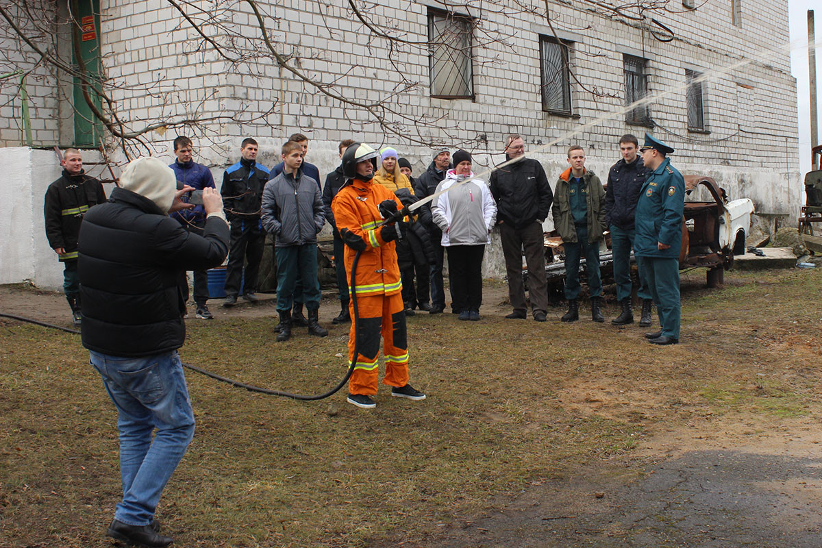 16 марта 2016 на базе Бобруйского горрайотдела по чрезвычайным ситуациям прошли практические занятия с членами добровольных пожарных дружин организаций города.