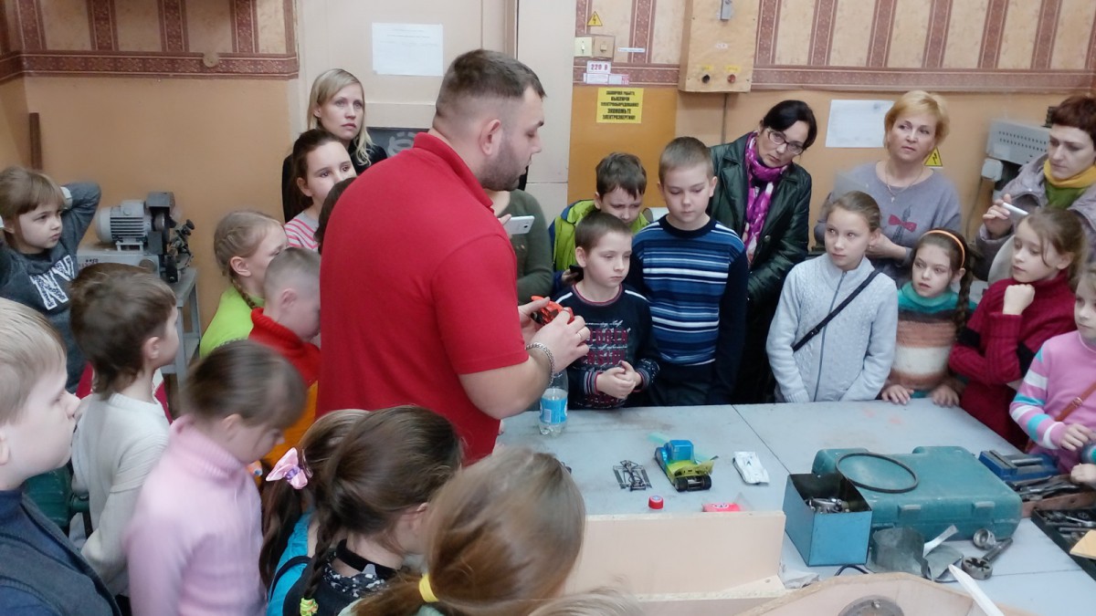 18 марта 2017 года в техническом отделе ГУО «Центр творчества детей и молодежи г. Бобруйска» состоялся день открытых дверей. 18 марта 2017 года в техническом отделе ГУО «Центр творчества детей и молодежи г. Бобруйска» состоялся день открытых дверей.