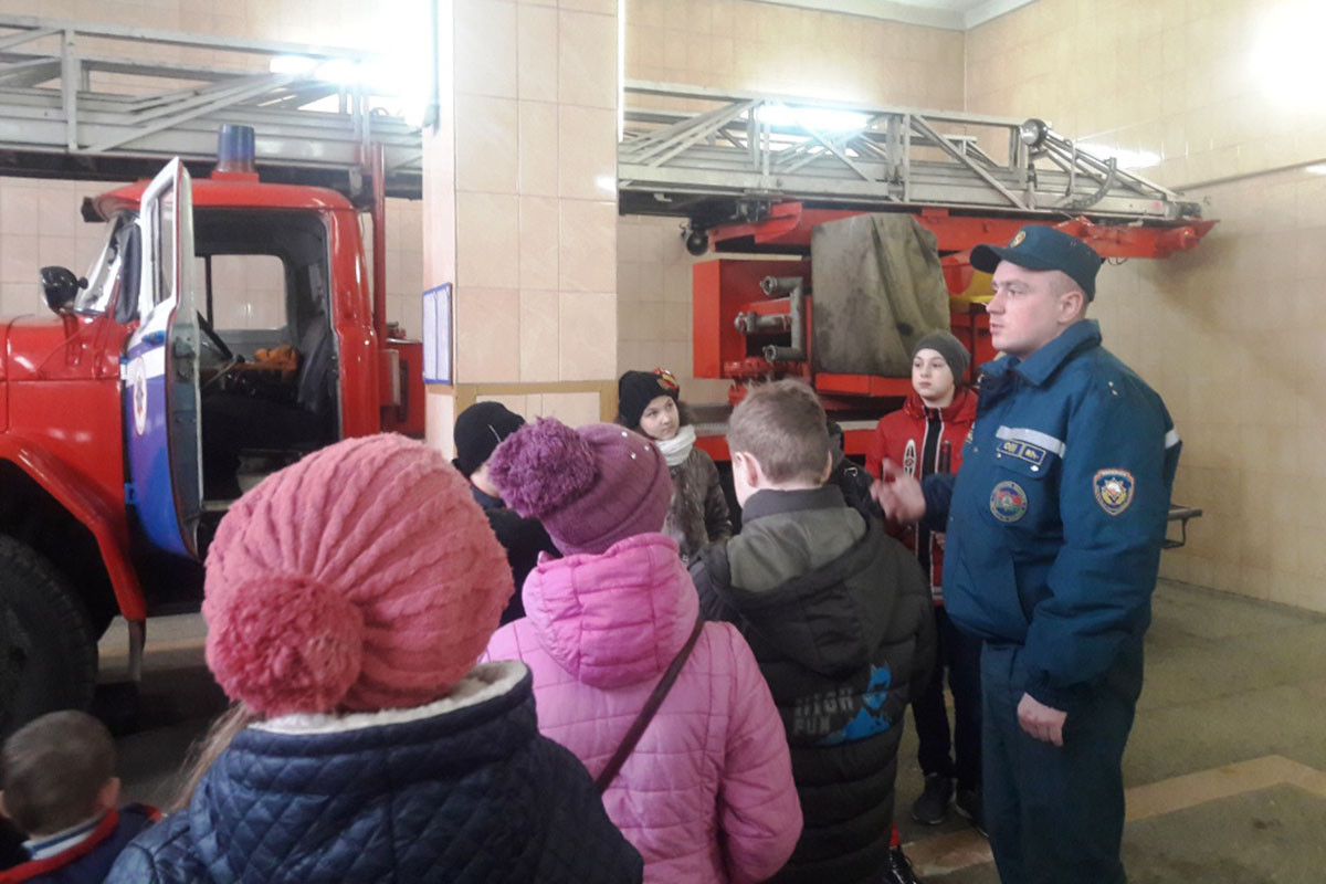 18 марта 2017 года учащиеся ГУО «Средней школы№27 города Бобруйска» посетили пожарную аварийно – спасательную часть №4 Бобруйского горрайотдела по чрезвычайным ситуациям.