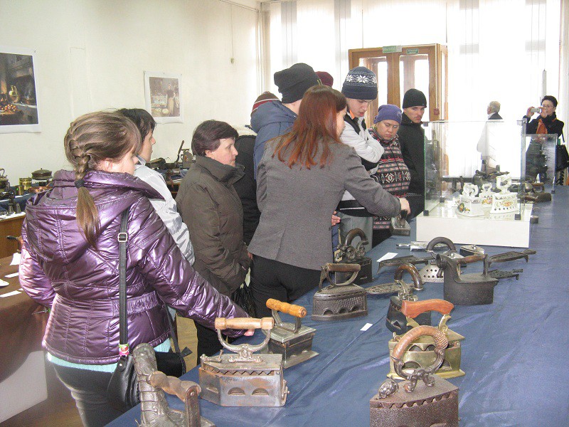 17 марта 2017 года участники отделения дневного пребывания для инвалидов посетили  выставку  «Старая, старая кухня».