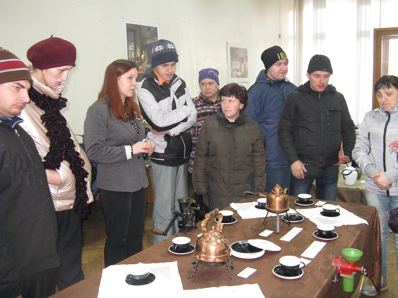 17 марта 2017 года участники отделения дневного пребывания для инвалидов посетили  выставку  «Старая, старая кухня».