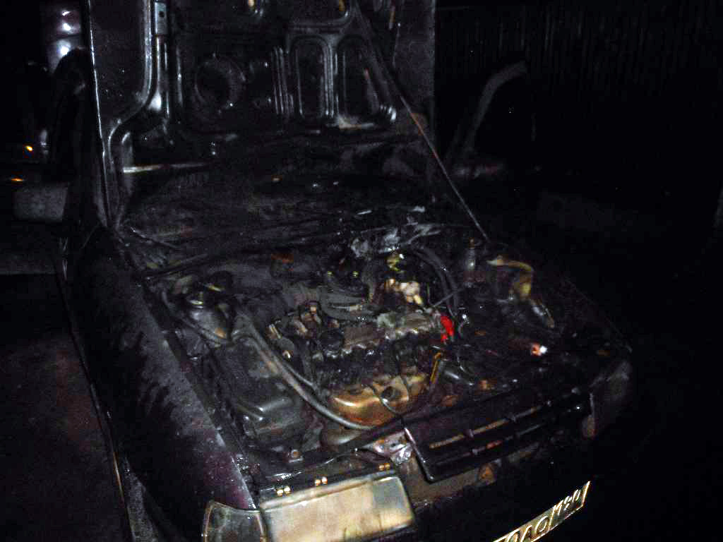 Ранним утром 25 марта 2017 поступило сообщение о пожаре в легковом автомобиле на переулке Кооперативномв г. Бобруйске.