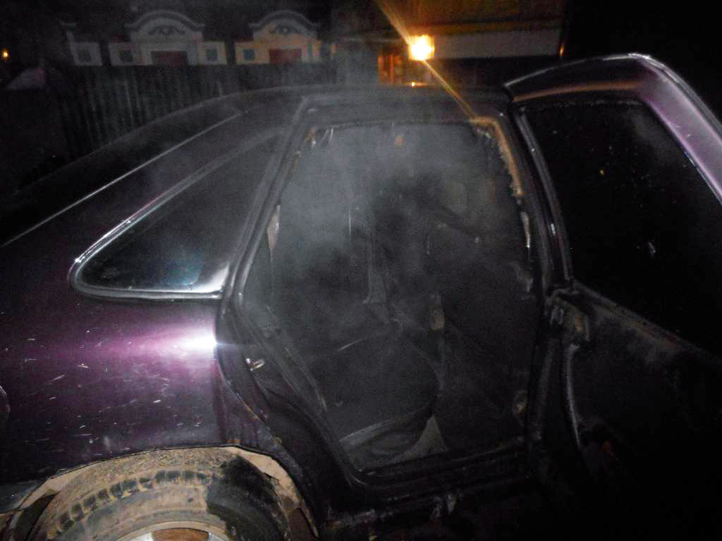 Ранним утром 25 марта 2017 поступило сообщение о пожаре в легковом автомобиле на переулке Кооперативномв г. Бобруйске.
