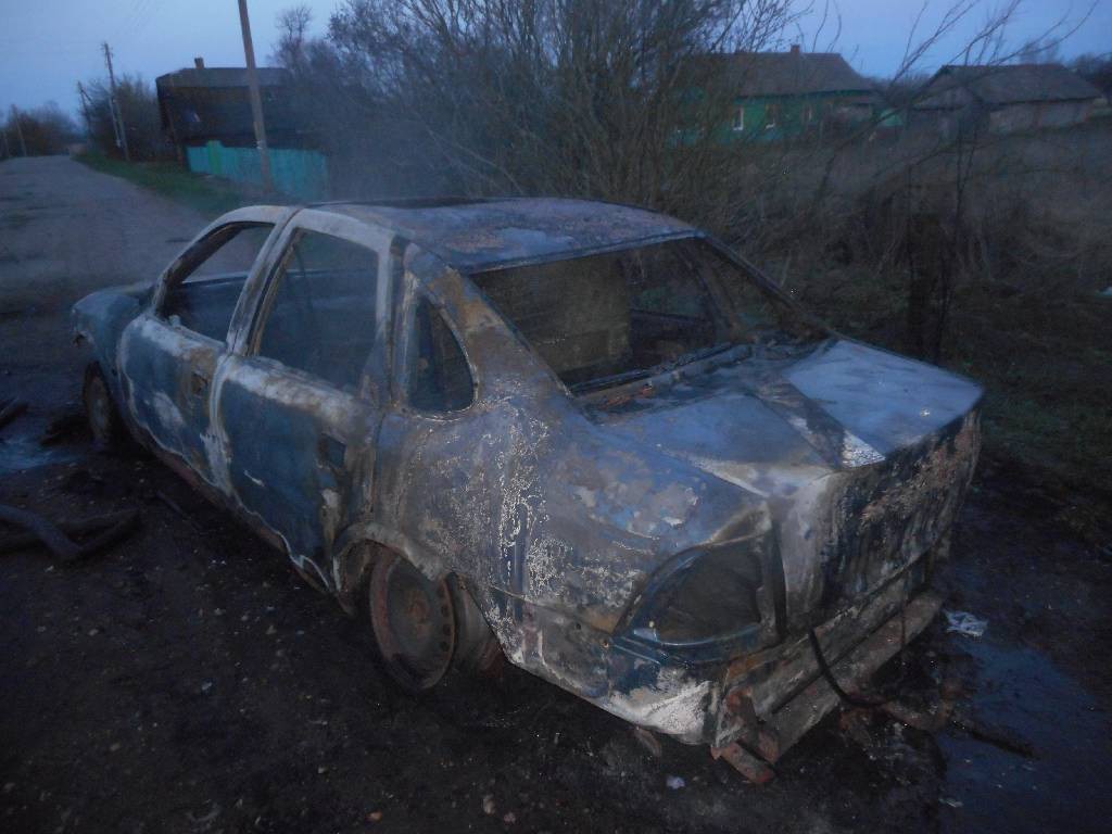 Вечером 9 апреля 2017 года поступило сообщение о загорании легкового автомобиля оставленного возле дома  в деревне Юрьево Бобруйского района.