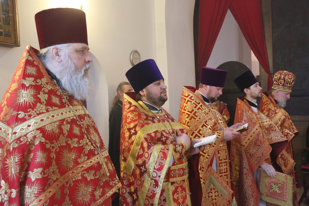 Архиерейская литургия в Неделю Жен Мироносиц в Бобруйске Архиерейская литургия в Неделю Жен Мироносиц в Бобруйске