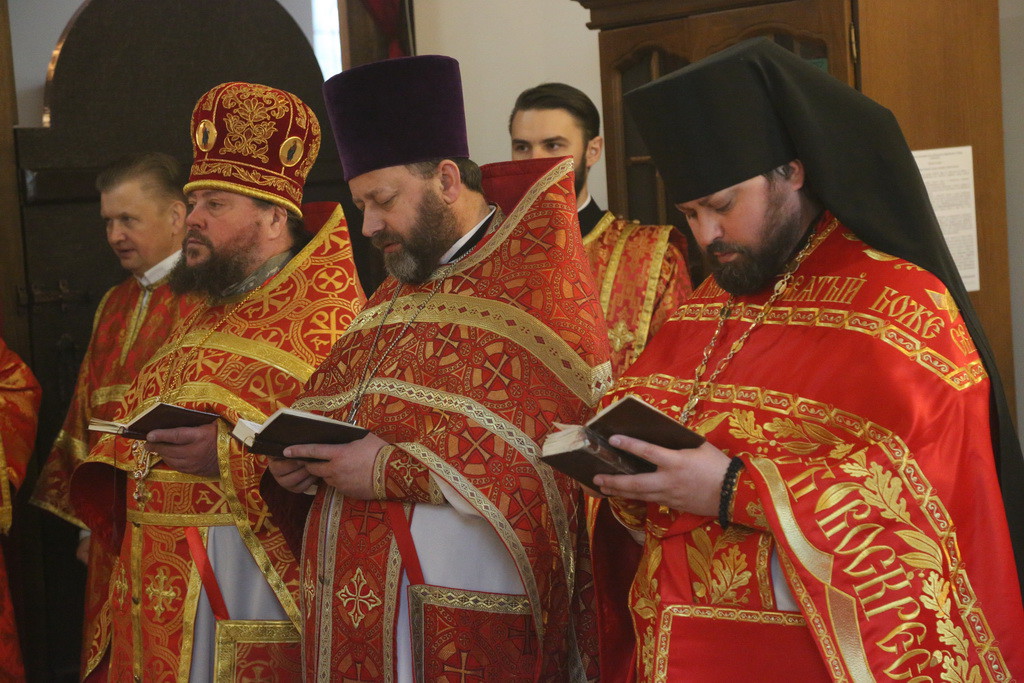Архиерейская литургия в Неделю Жен Мироносиц в Бобруйске Архиерейская литургия в Неделю Жен Мироносиц в Бобруйске