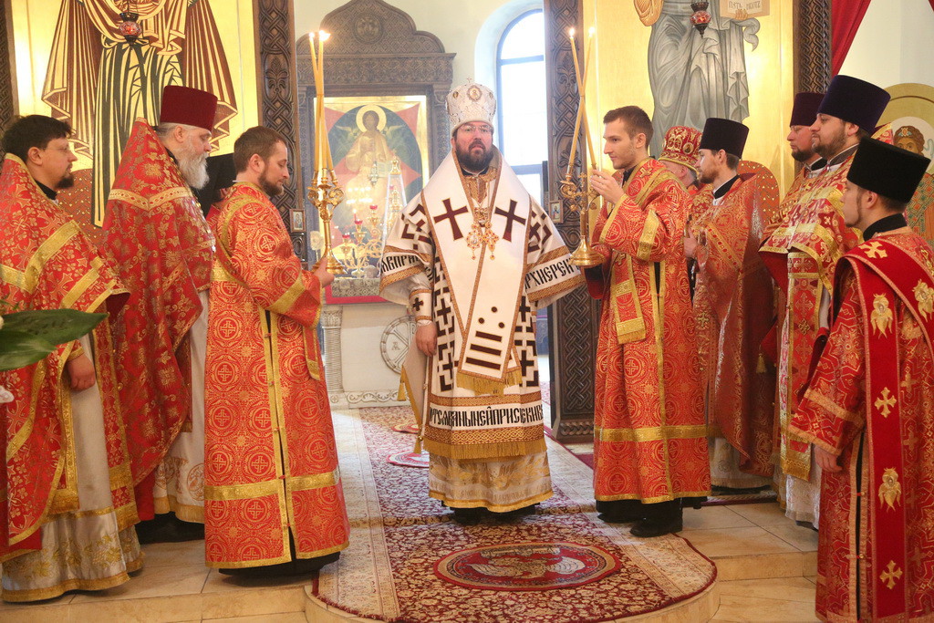 Архиерейская литургия в Неделю Жен Мироносиц в Бобруйске Архиерейская литургия в Неделю Жен Мироносиц в Бобруйске
