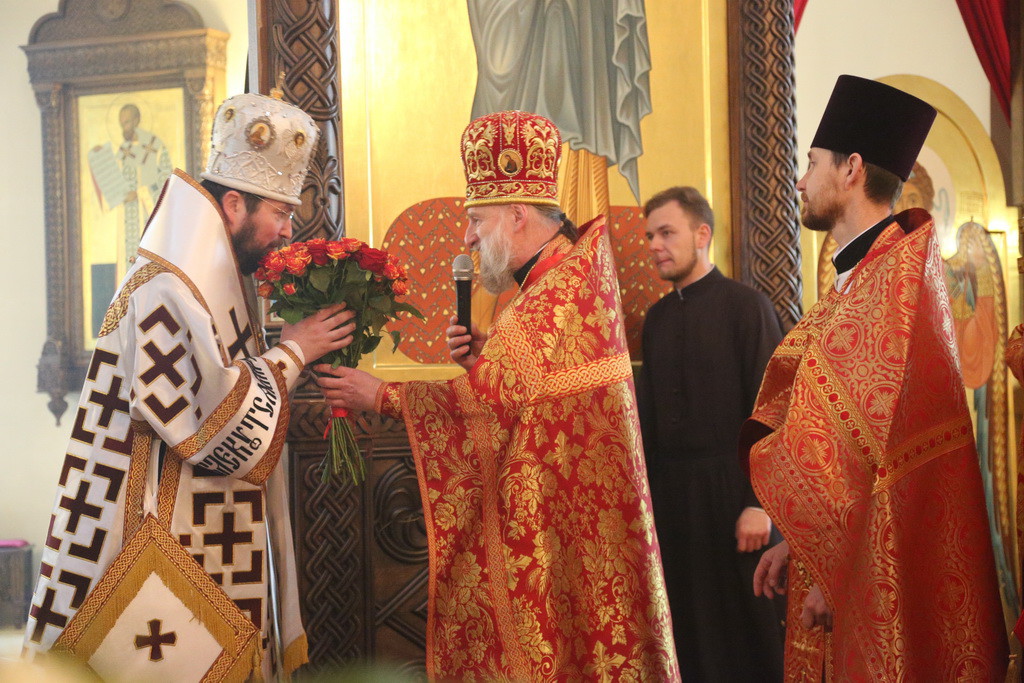 Архиерейская литургия в Неделю Жен Мироносиц в Бобруйске Архиерейская литургия в Неделю Жен Мироносиц в Бобруйске