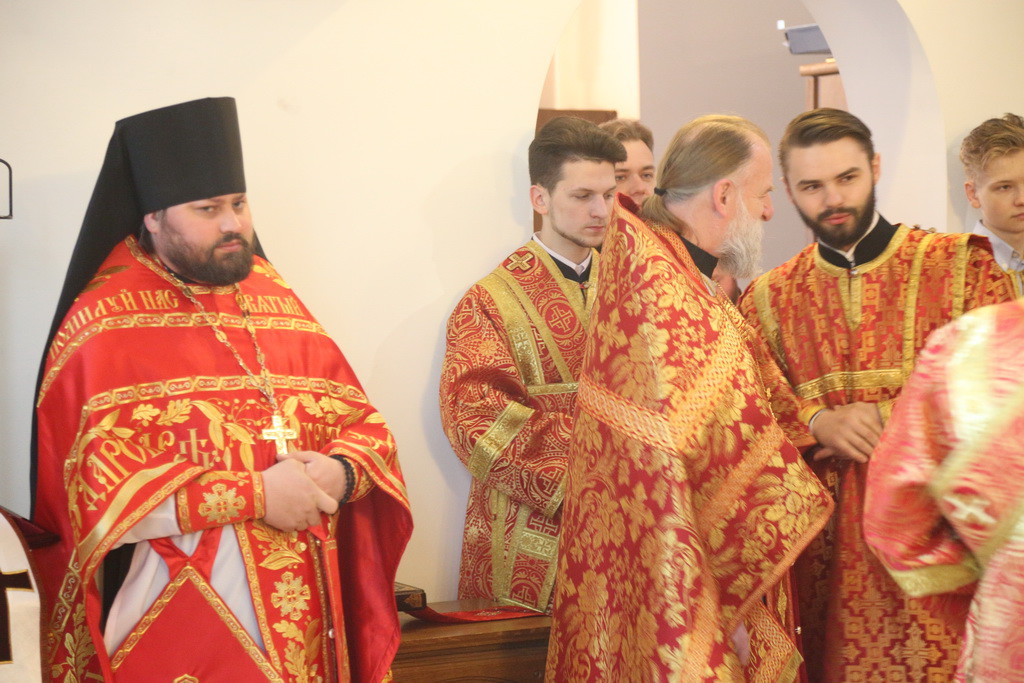 Архиерейская литургия в Неделю Жен Мироносиц в Бобруйске Архиерейская литургия в Неделю Жен Мироносиц в Бобруйске