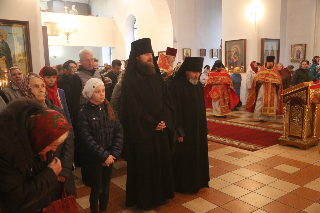 Архиерейская литургия в Неделю Жен Мироносиц в Бобруйске Архиерейская литургия в Неделю Жен Мироносиц в Бобруйске