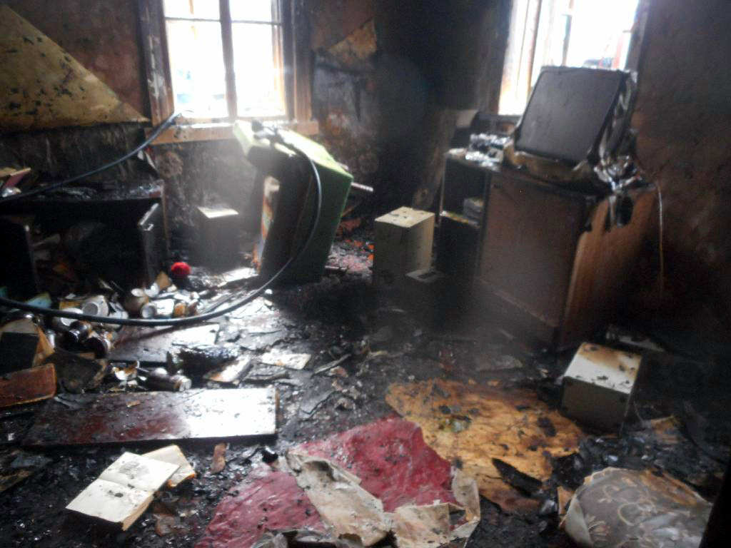 Днем 10 мая 2017 года, жители частных домов по улице Мопра обнаружили пожар в деревянном доме. 