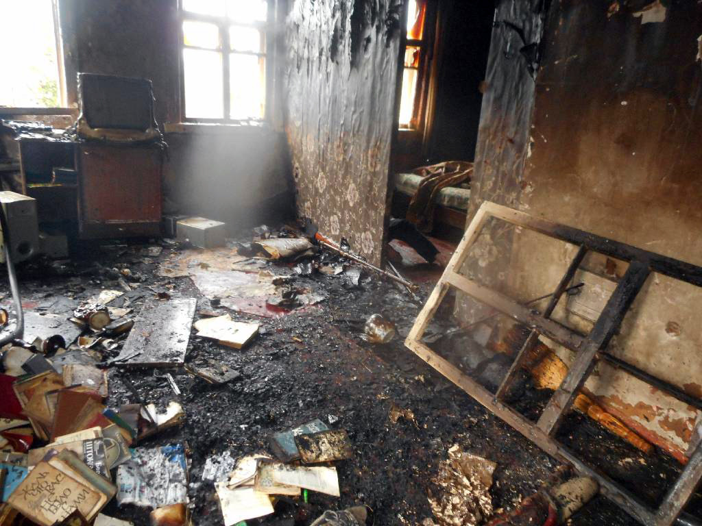Днем 10 мая 2017 года, жители частных домов по улице Мопра обнаружили пожар в деревянном доме. 