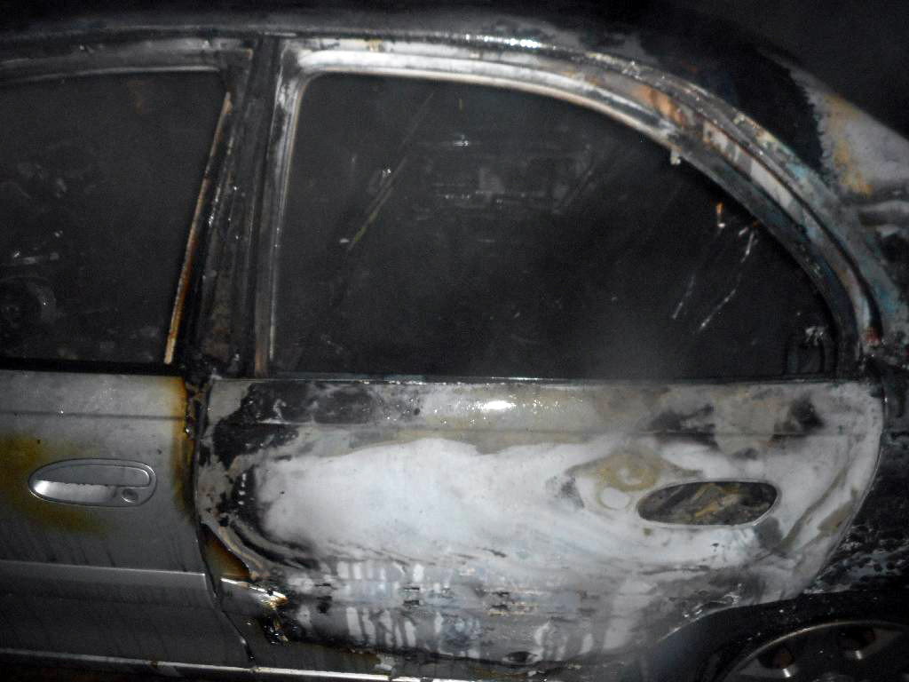 Вечером 10 мая в центр оперативного управления Бобруйского горрайотдела по чрезвычайным ситуациям, на телефон «101», поступило сообщение о пожаре в легковом автомобиле.