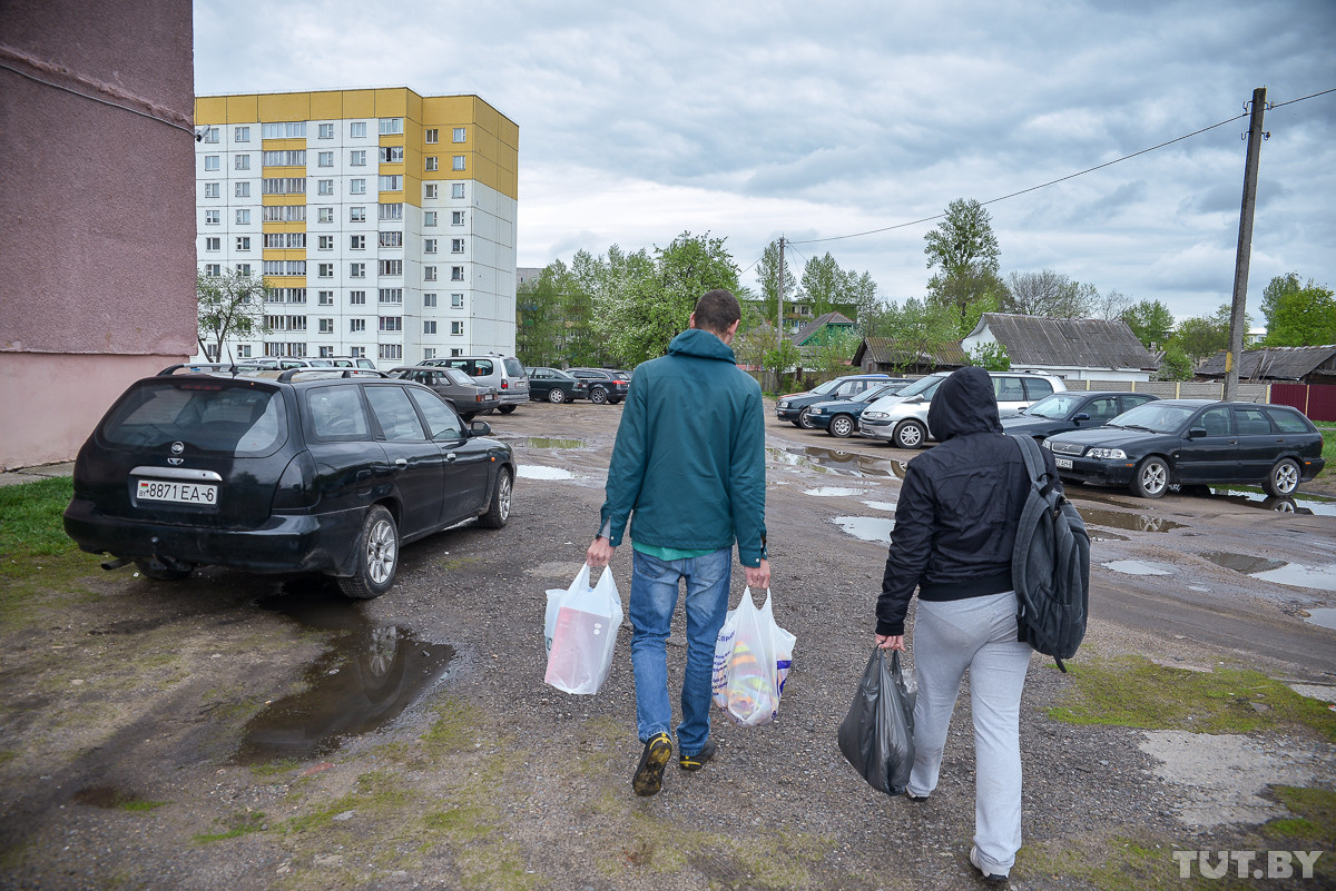 На дне. Как молодой папа-декретник помогает выжить бобруйским бомжам На дне. Как молодой папа-декретник помогает выжить бобруйским бомжам