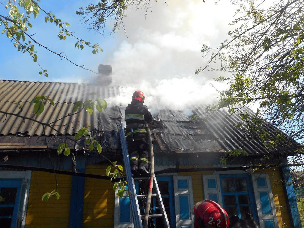 Утром 15 мая поступило сообщение о пожаре в доме в деревне Бибковщина Сычковского сельского совета. 