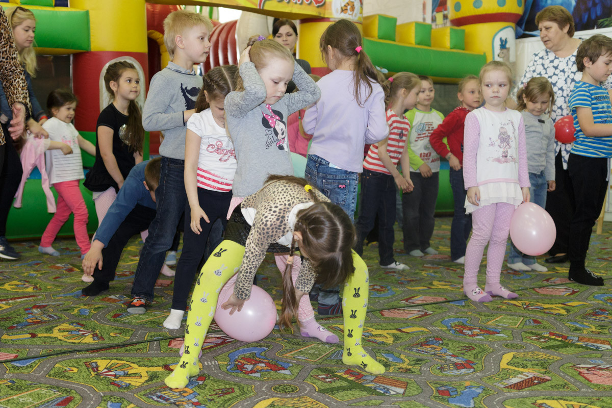 23 мая в рамках акции «Не оставляйте детей одних!» Бобруйские спасатели провели мероприятие с детьми и взрослыми в детском развлекательном комплексе «Чип и Дейл». 