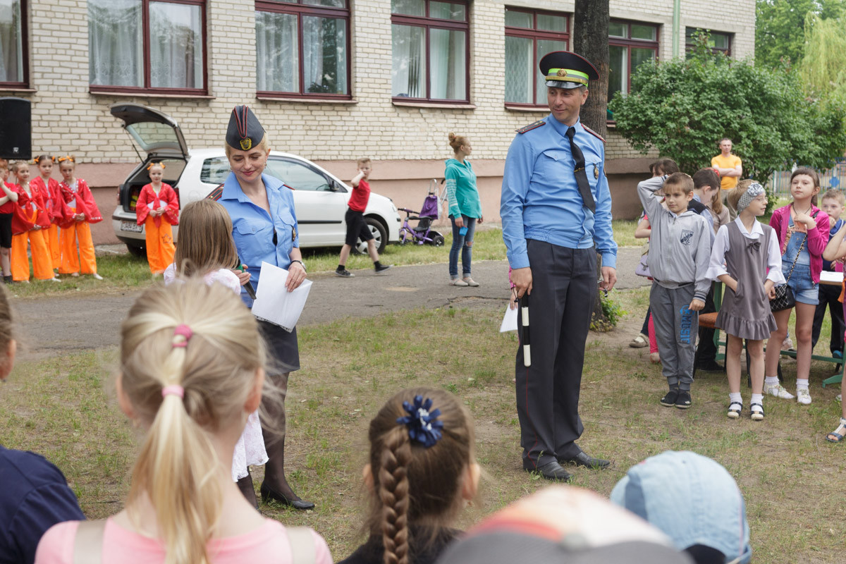 31 мая, в преддверии Международного Дня защиты детей, в УСЗ «ТЦСОН Первомайского района г. Бобруйска» прошла праздничная программа под лозунгом — «Должны смеяться дети».