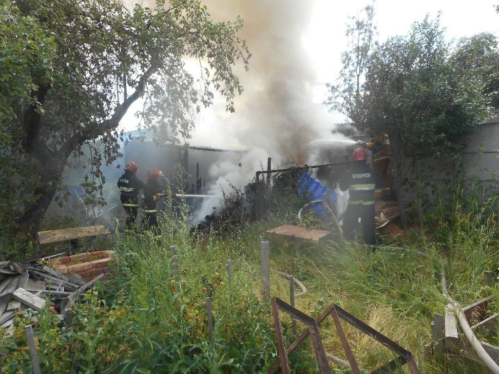 Днем 17 июля 2017 года поступило сообщение о пожаре на территории частного домовладения по переулку Репина в г. Бобруйске.