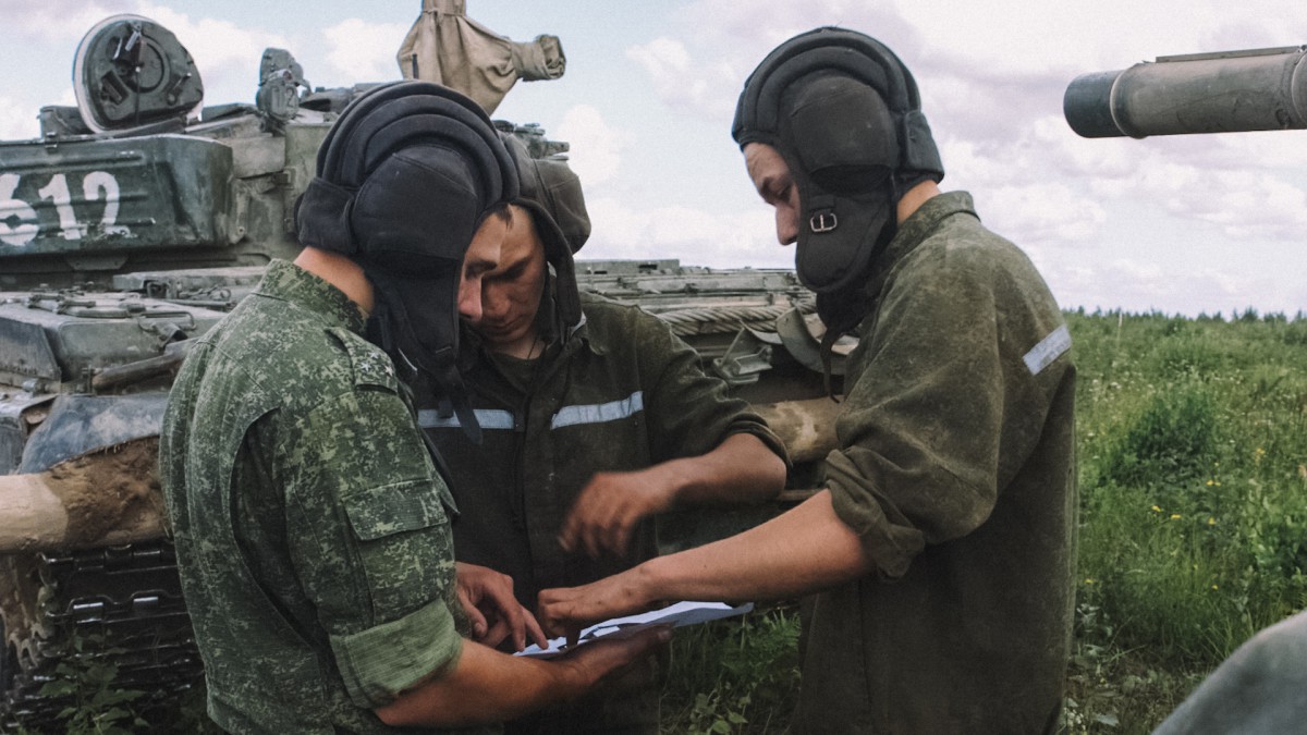 Танкисты ответили трактористу: гигантский логотип World of Tanks появился под Борисовом Танкисты ответили трактористу: гигантский логотип World of Tanks появился под Борисовом