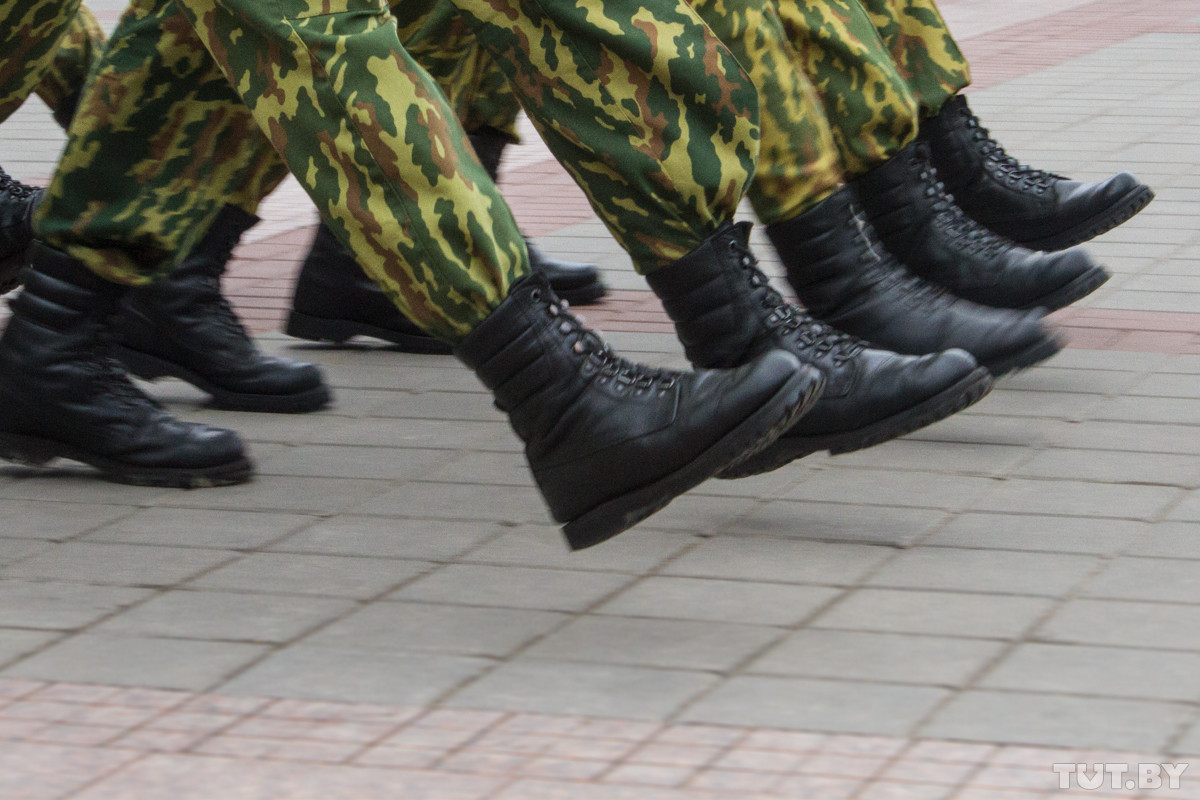 Пенсии военным увеличат в 4 этапа: когда и на сколько вырастут выплаты Пенсии военным увеличат в 4 этапа: когда и на сколько вырастут выплаты