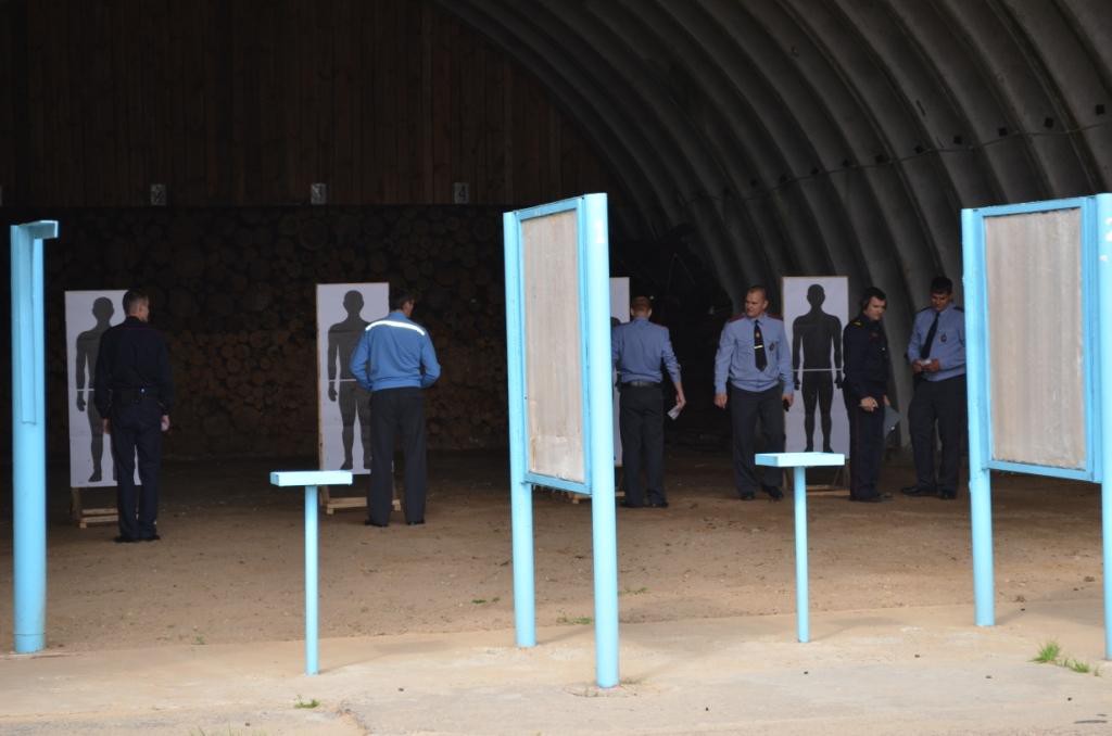 На протяжении трех дней сотрудники бобруйской милиции сдавали экзамены по профессиональной подготовке.