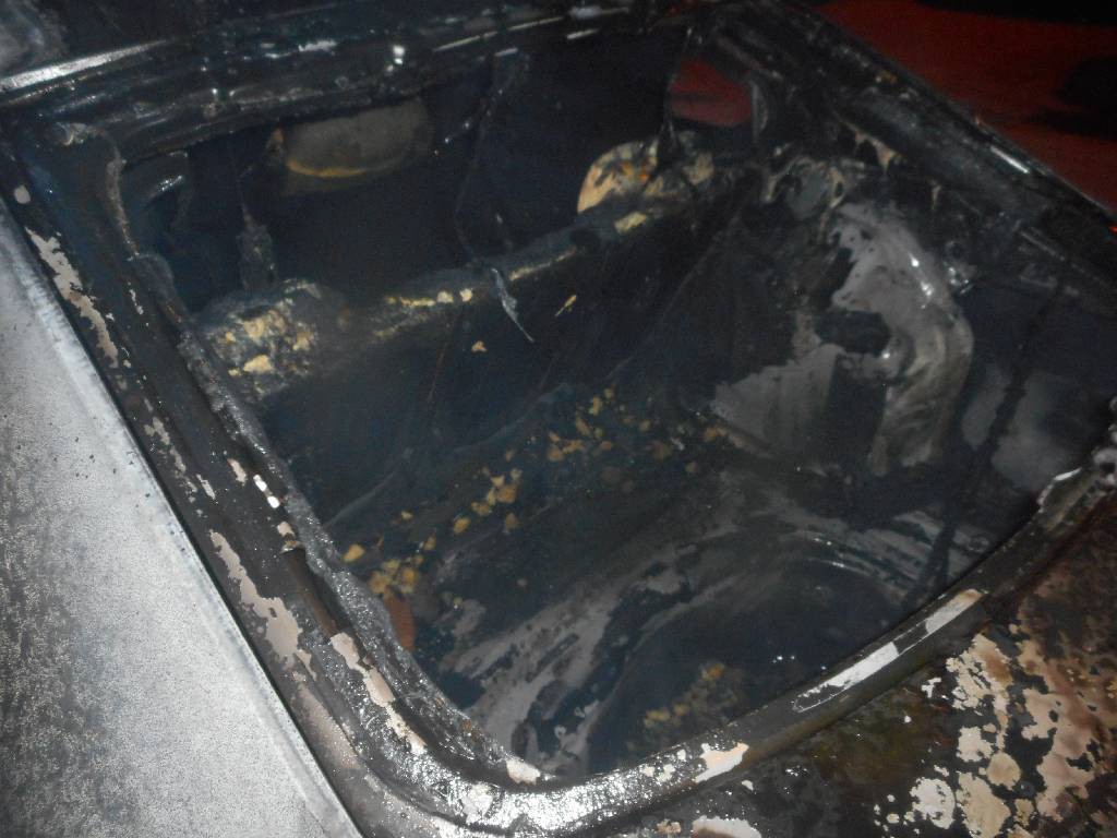 Ночью с 12 на 13 сентября 2017 года поступило сообщение о загорании легкового автомобиля расположенного на дворовой автостоянке по улице Сикорского в г. Бобруйске.