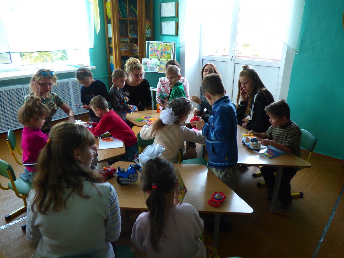 20 сентября 2017 года волонтерский отряд колледжа «Рука помощи» посетил ГУО «Детский дом г. Бобруйска». Волонтеры вручили детям подарки и провели весело и задорно время, играя в различные игры.