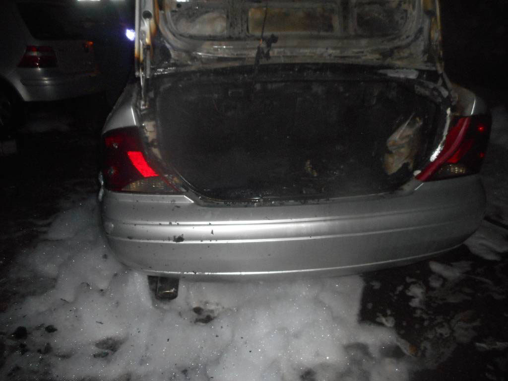 Поздно ночью 16 октября 2017 года поступило сообщение о загорании легкового автомобиля, припаркованного во дворе одной из многоэтажек по улице Ульяновской в г. Бобруйске.