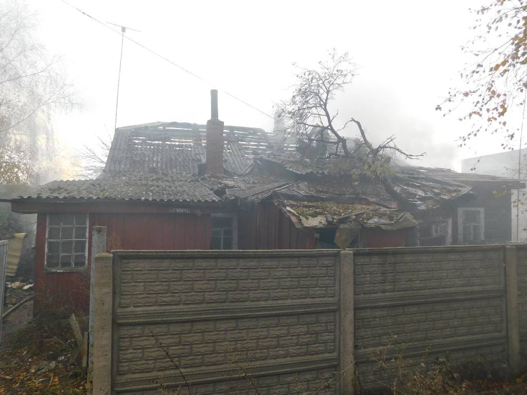 Днем 27 октября 2017 года поступило сообщение о пожаре жилого дома расположенного по улице 9 Января в г. Бобруйске.
