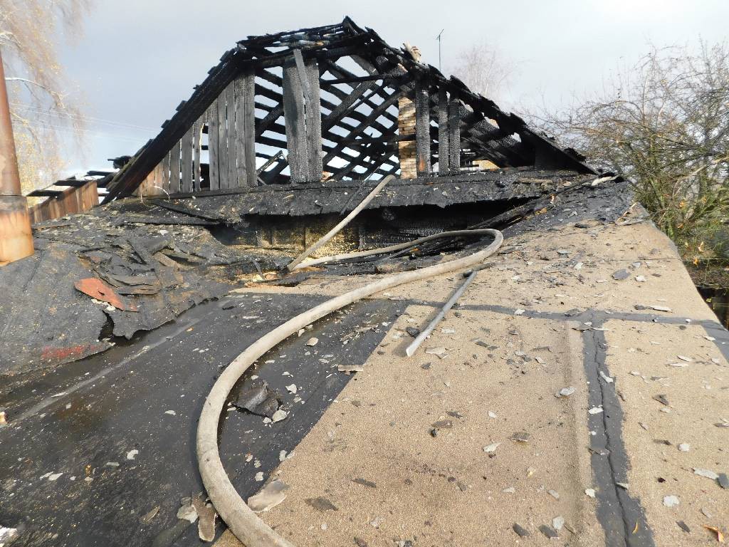 Днем 27 октября 2017 года поступило сообщение о пожаре жилого дома расположенного по улице 9 Января в г. Бобруйске.