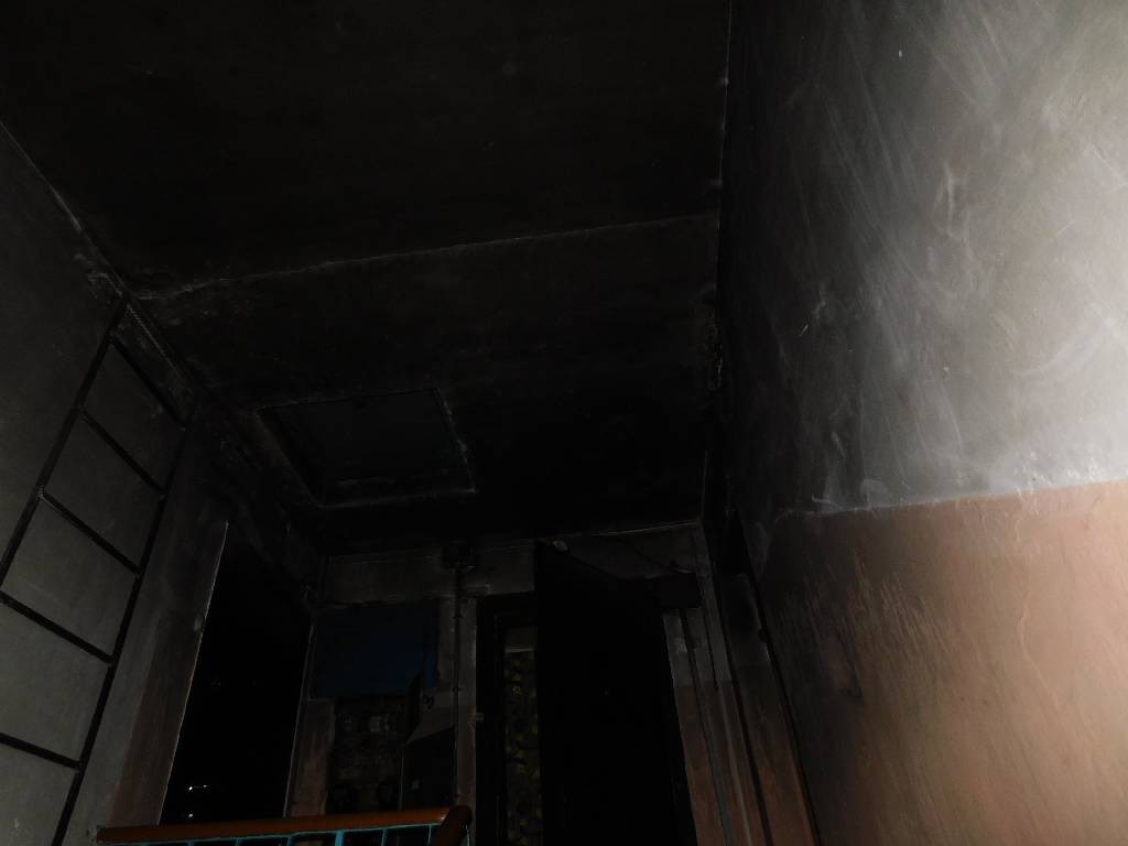 Утром 28 октября Бобруйским спасателям на телефон «101» поступило сообщение о пожаре в квартире на пятом этаже по улице Карла Маркса в г. Бобруйске.