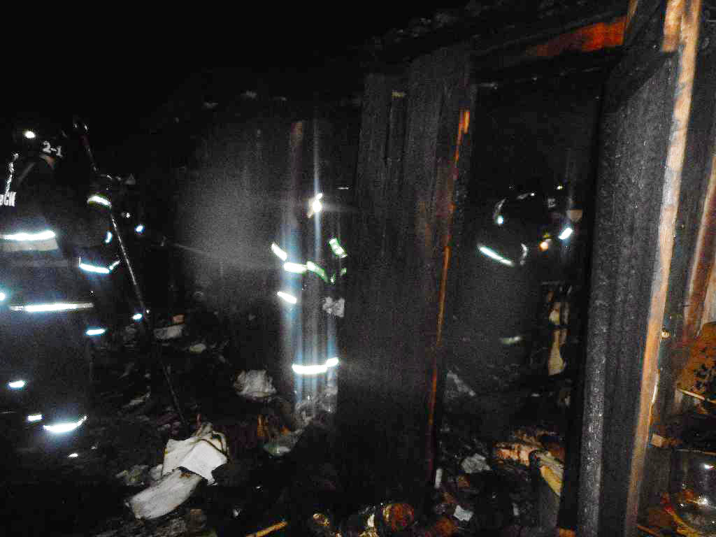 За пол часа до полуночи бобруйским спасателям поступило сообщение о пожаре сарая, расположенного на территории частного подворья по улице Глусской в Бобруйске.
