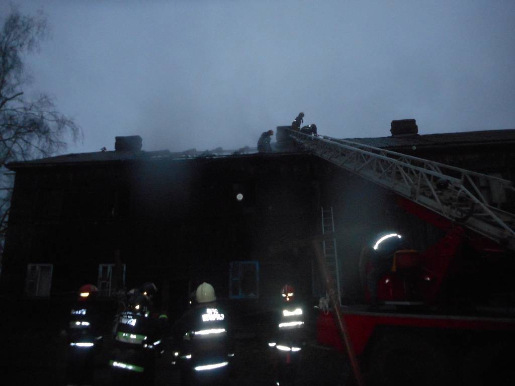 Ранним утром 9 ноября поступило сообщение о пожаре. Тревожный голос сообщил, что горит жилой дом в Бобруйском районе, Слободковского сельсовета, поселка Юбилейный.